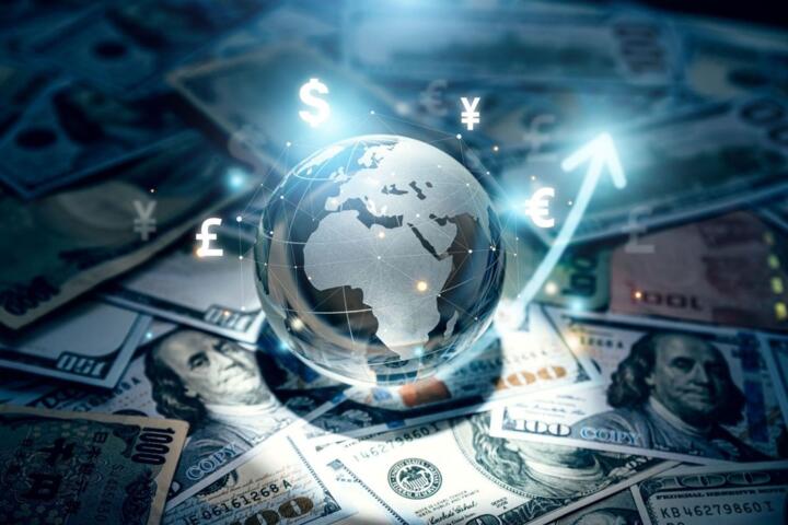 Global ETF Portfolio: Hedged vs Unhedged Bonds